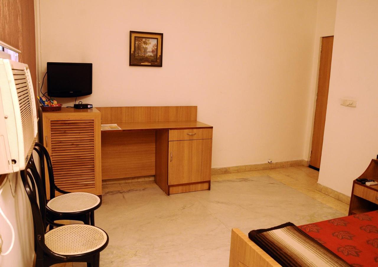Hotel Westend Jalandhar Exteriör bild